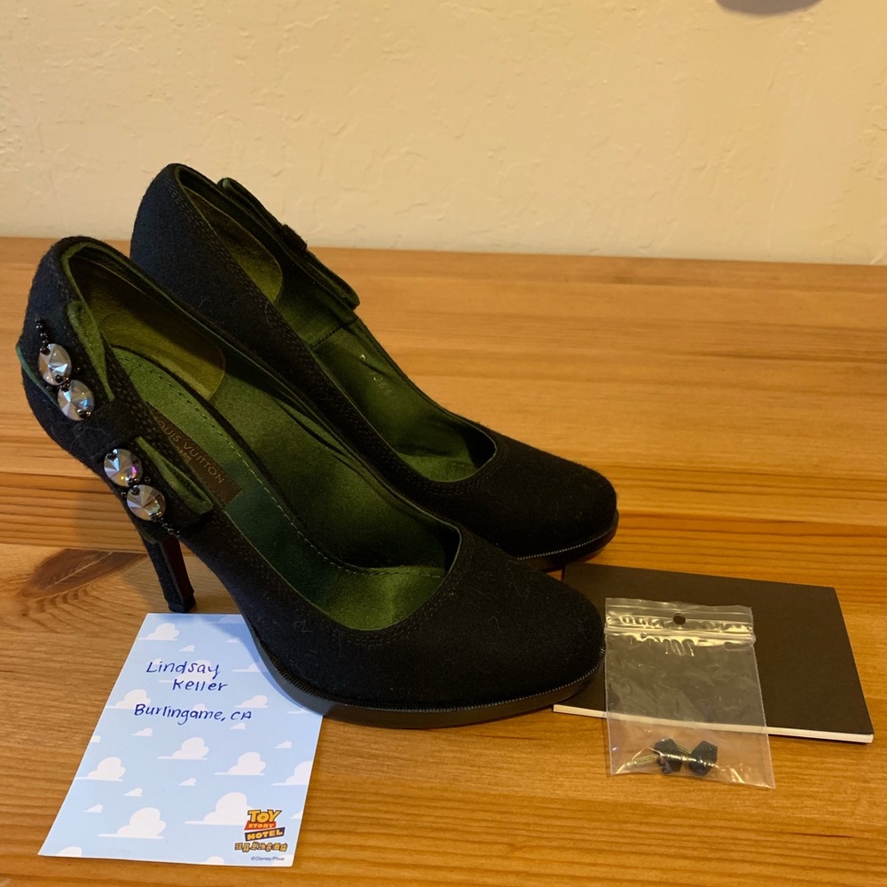 Louis Vuitton PreFall Felty Pumps size 35.5